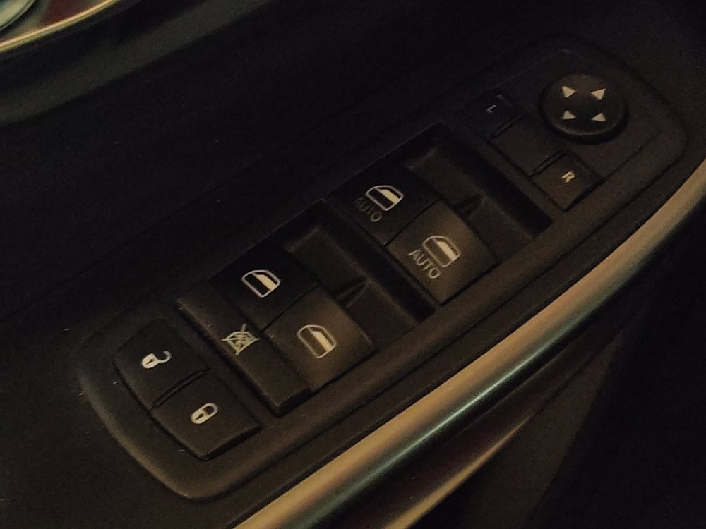 Used 2019 Jeep Cherokee Limited FWD image 27