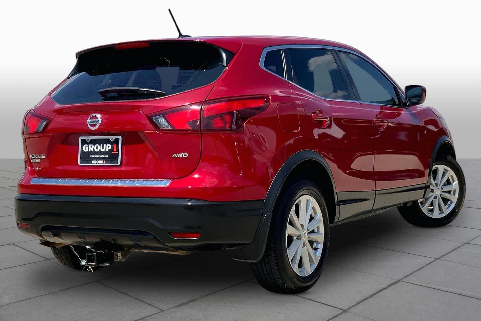 Used 2018 Nissan Rogue Sport S w/ S Appearance Package AWD/4WD image 12