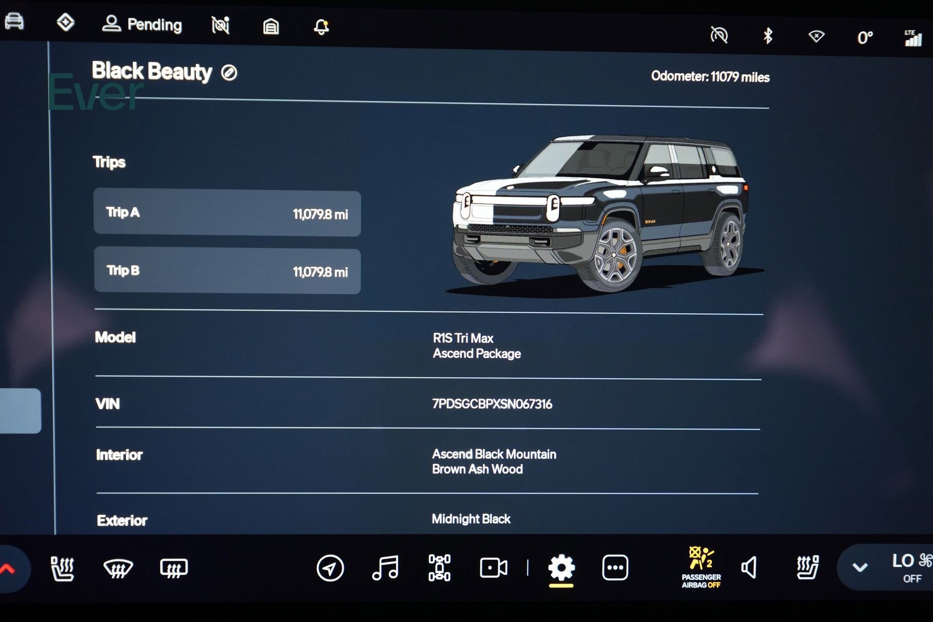 Used 2025 Rivian R1S Premium AWD/4WD image 7