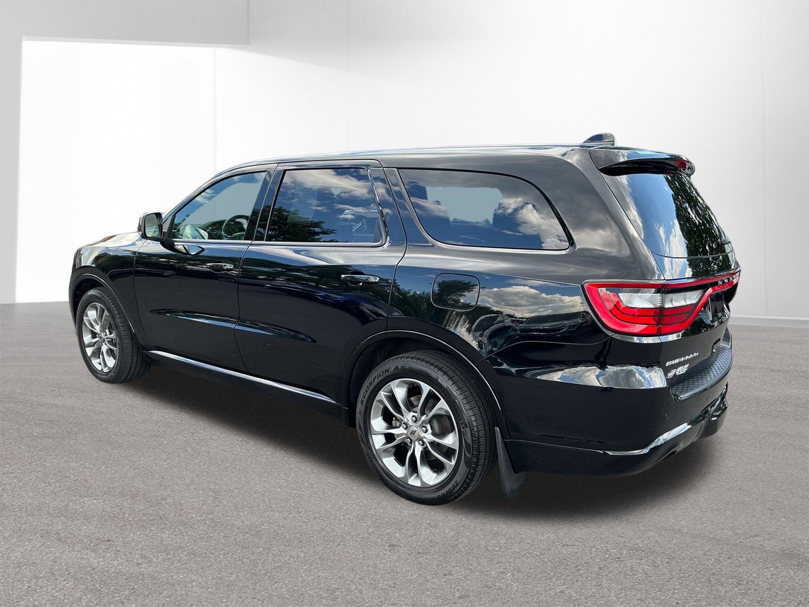 Used 2019 Dodge Durango R/T w/ Technology Group AWD/4WD image 5