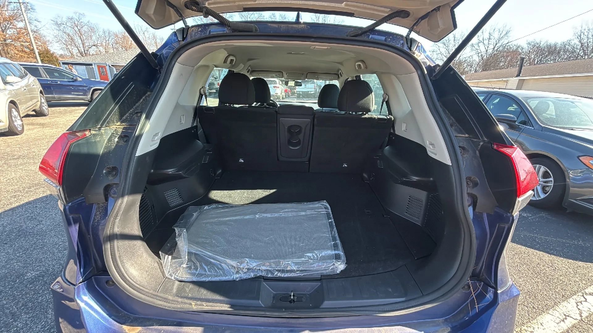 Used 2018 Nissan Rogue S image 12