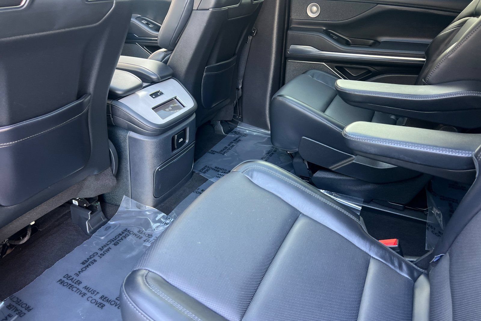 Certified 2025 Lincoln Navigator L Reserve AWD/4WD image 28
