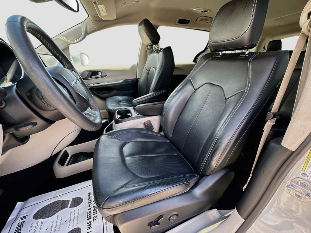 Used 2022 Chrysler Pacifica Touring-L FWD image 23