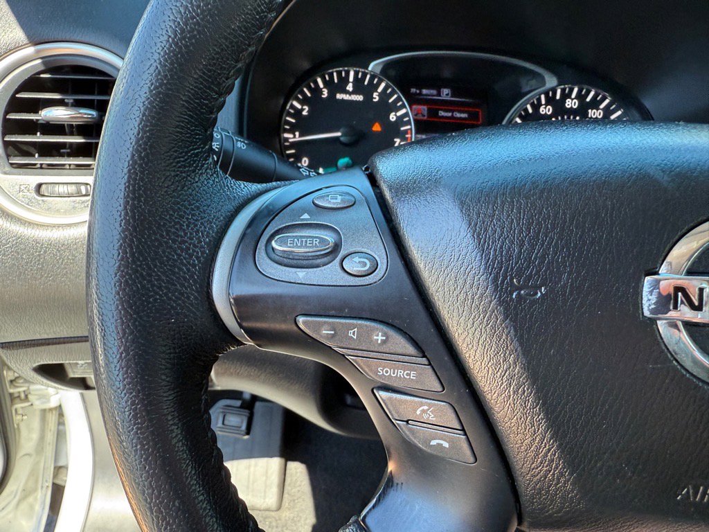 Used 2016 Nissan Pathfinder SV image 29