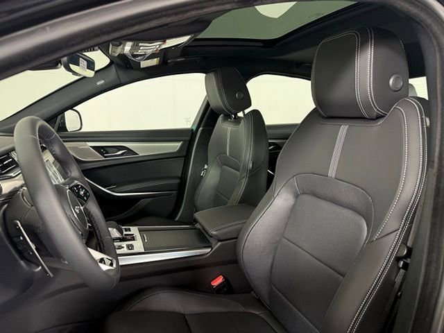 New 2024 Jaguar XF R-Dynamic SE image 6