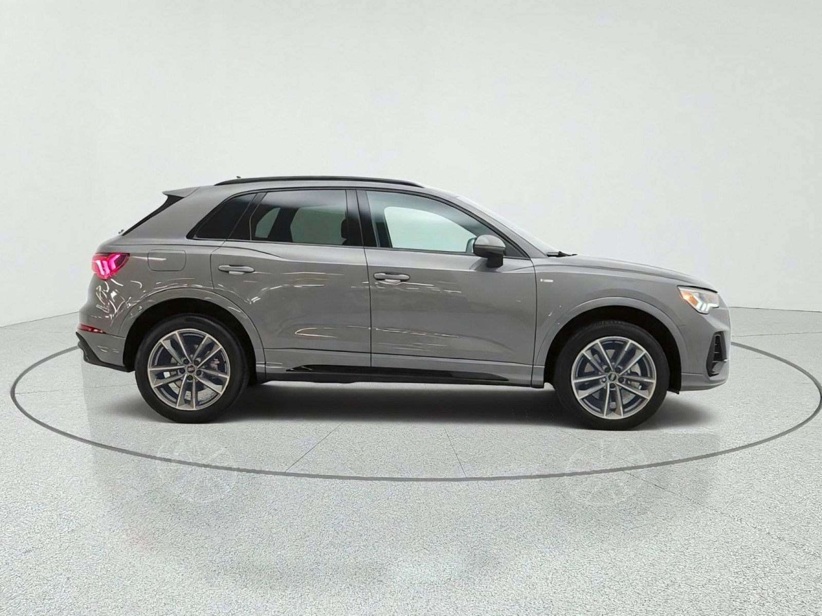 Used 2025 Audi Q3 2.0T Premium w/ Convenience Package AWD/4WD image 4