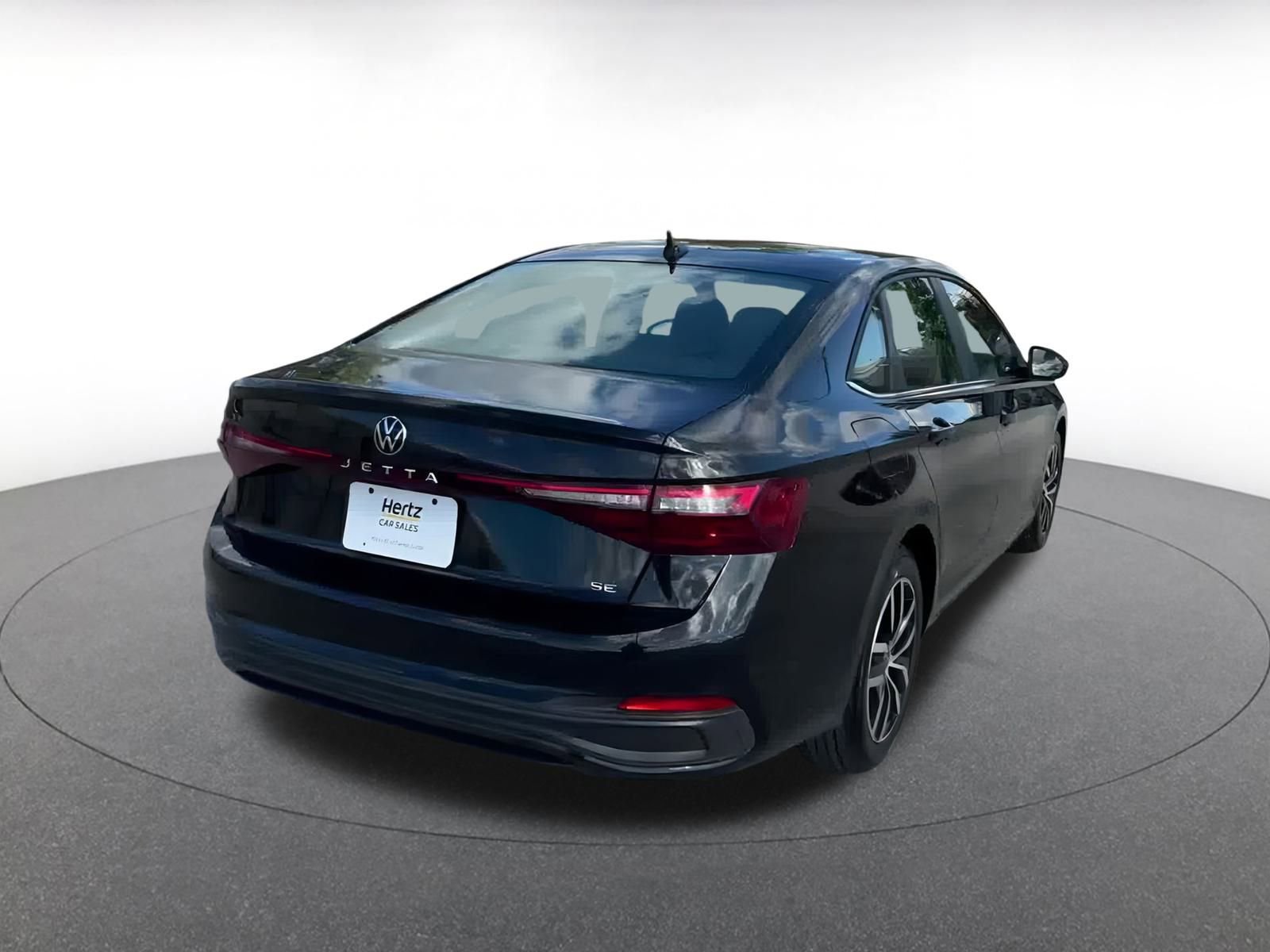 Used 2025 Volkswagen Jetta SE image 14