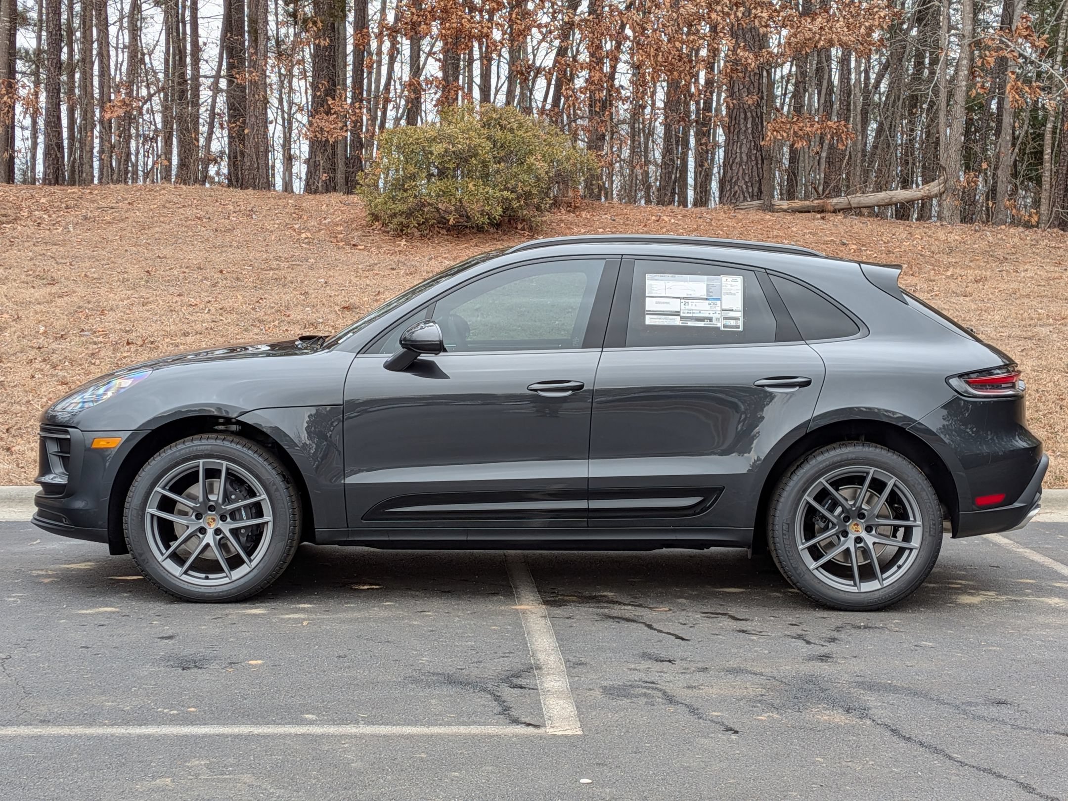 Certified 2026 Porsche Macan AWD/4WD image 2