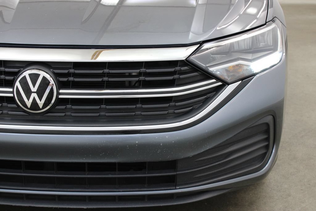 Used 2024 Volkswagen Jetta SE FWD image 8