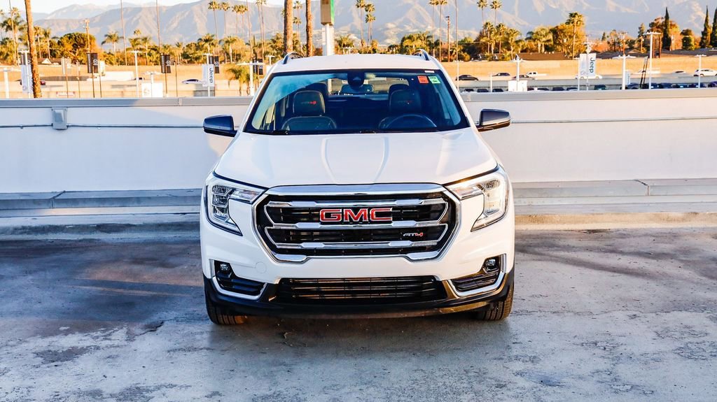 Used 2023 GMC Terrain AT4 image 3