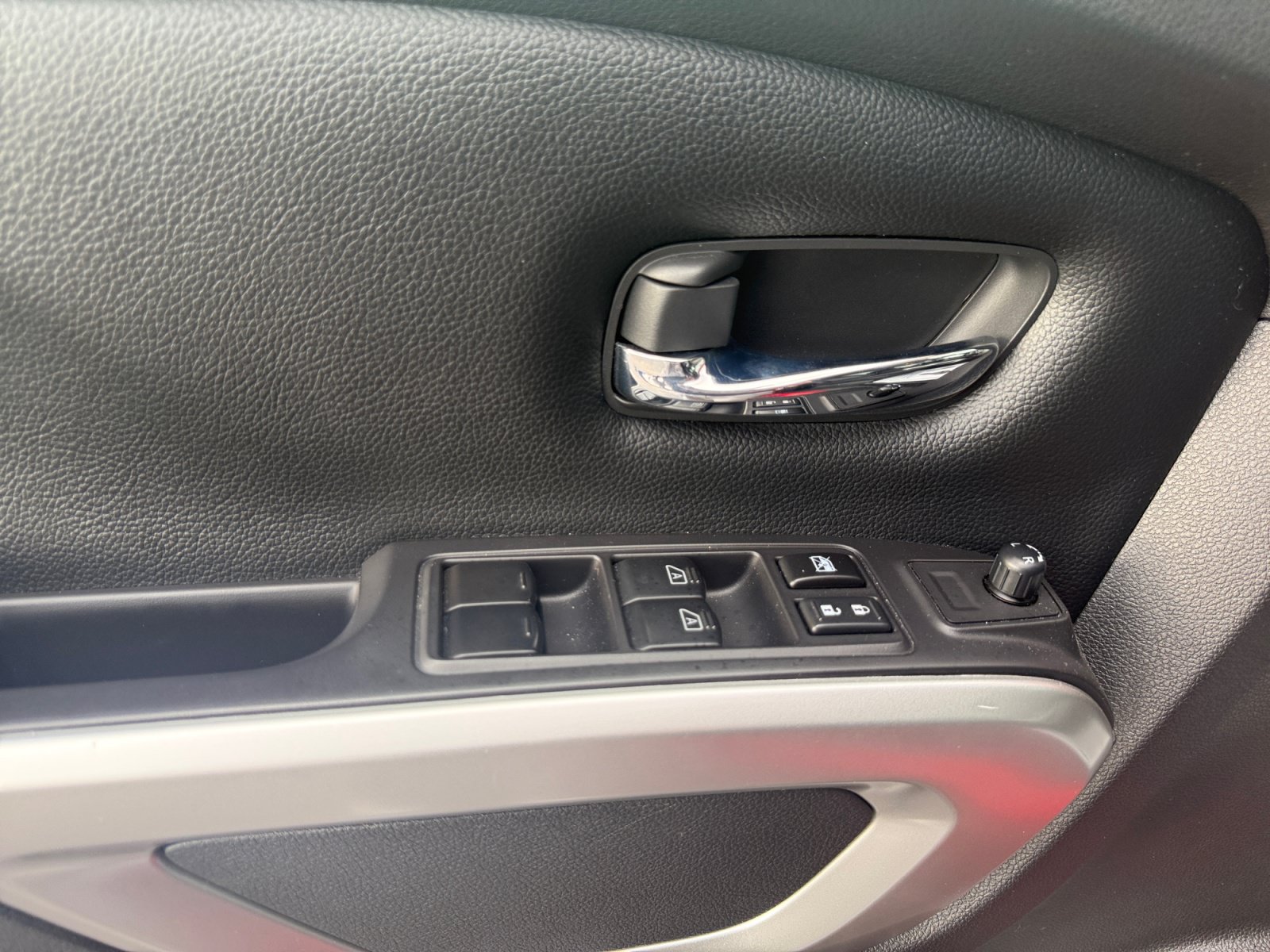 Used 2022 Nissan Titan SV w/ SV Convenience Package RWD image 15