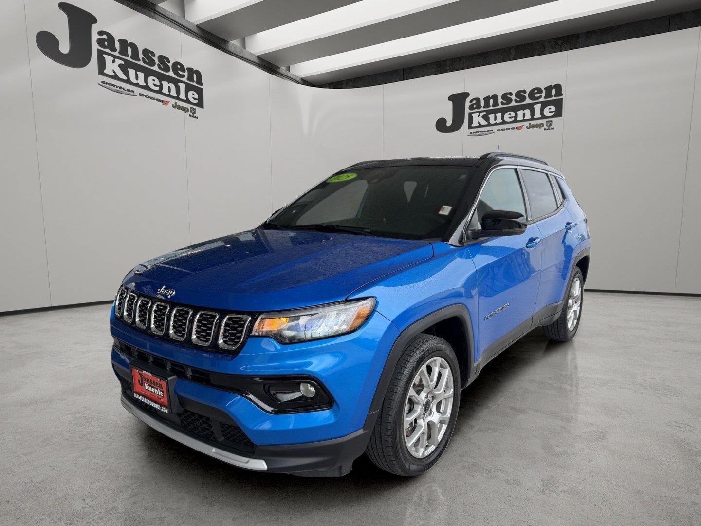 Used 2025 Jeep Compass Limited AWD/4WD image 5