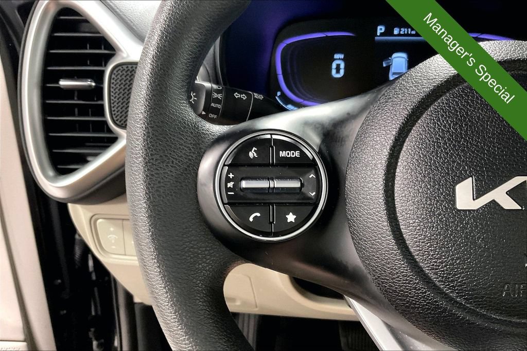 Used 2025 Kia Soul LX w/ LX Technology Package FWD image 23