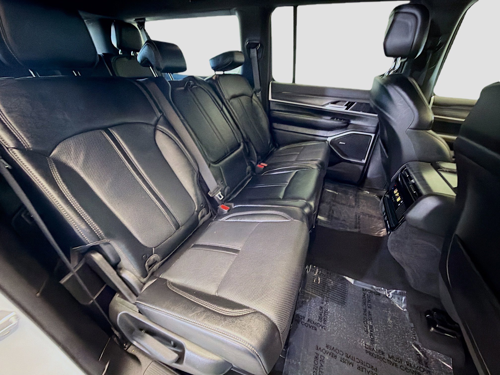 Used 2024 Jeep Wagoneer L Series II image 14