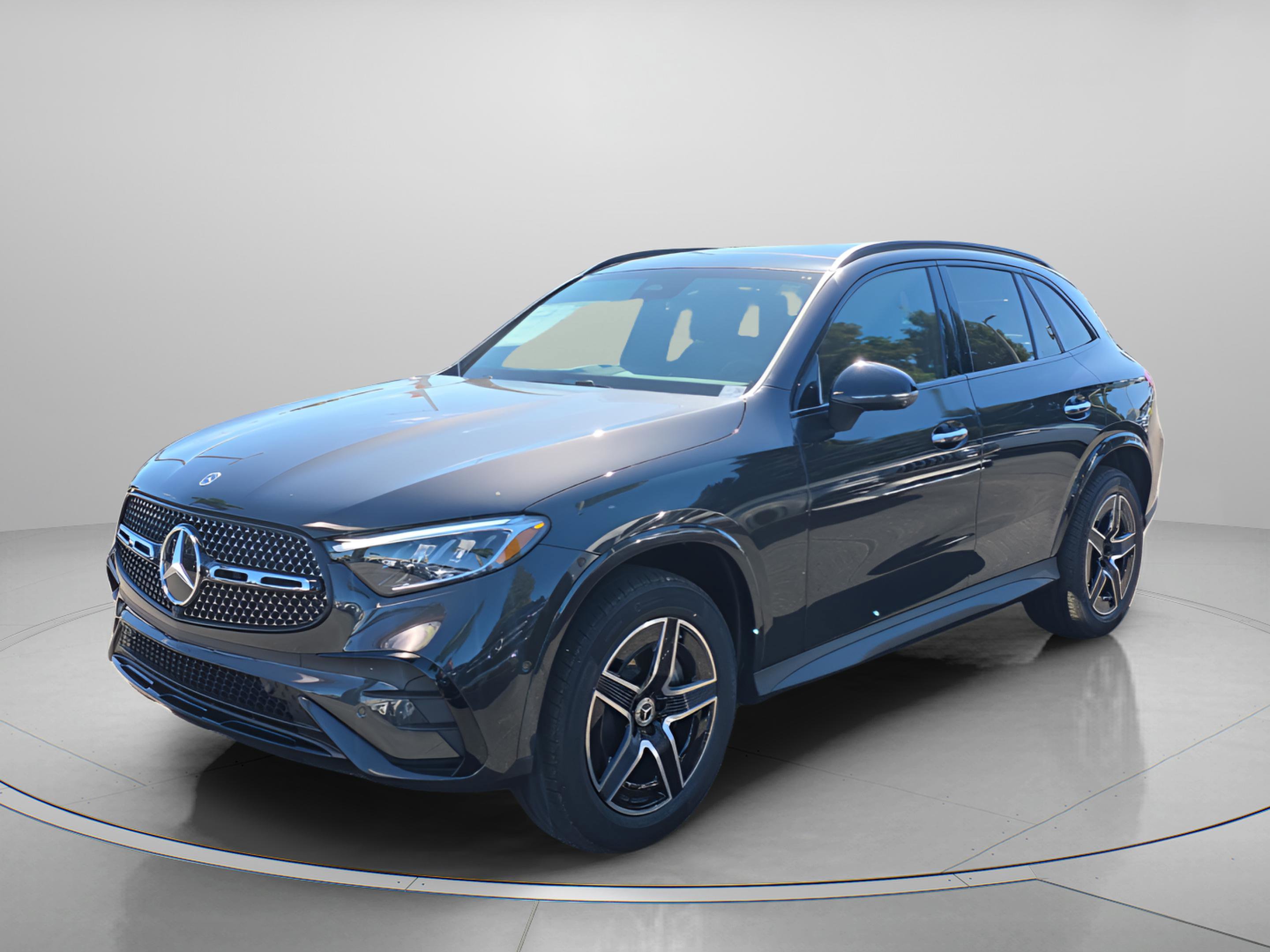 Used 2026 Mercedes-Benz GLC 300 4MATIC image 2