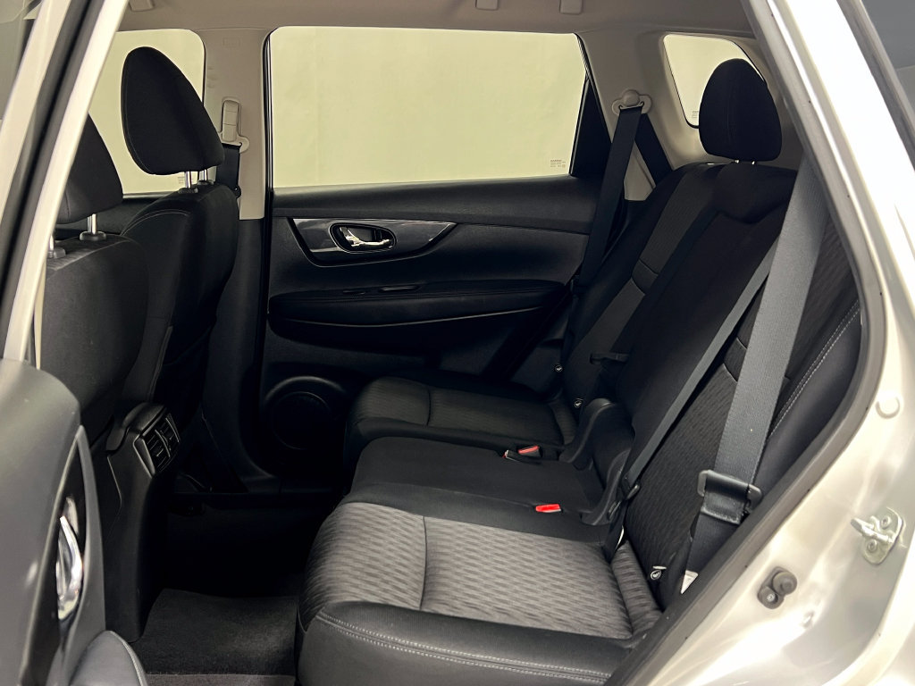 Used 2018 Nissan Rogue S AWD/4WD image 29
