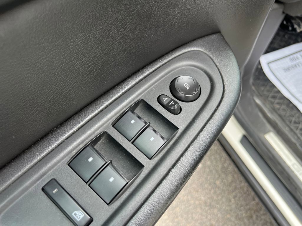 Used 2014 GMC Acadia SLT image 15