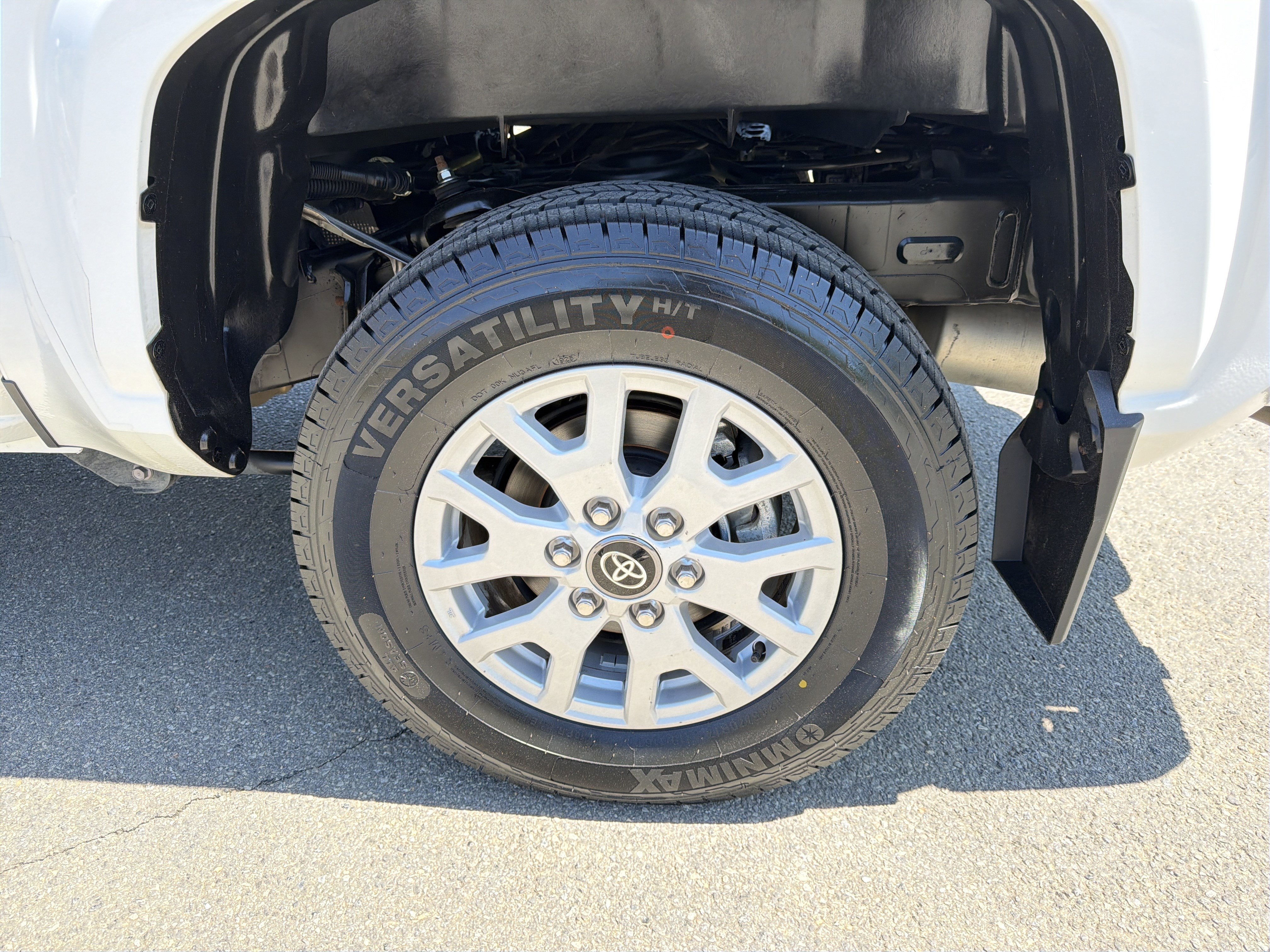 Used 2025 Toyota Tacoma SR5 AWD/4WD image 19