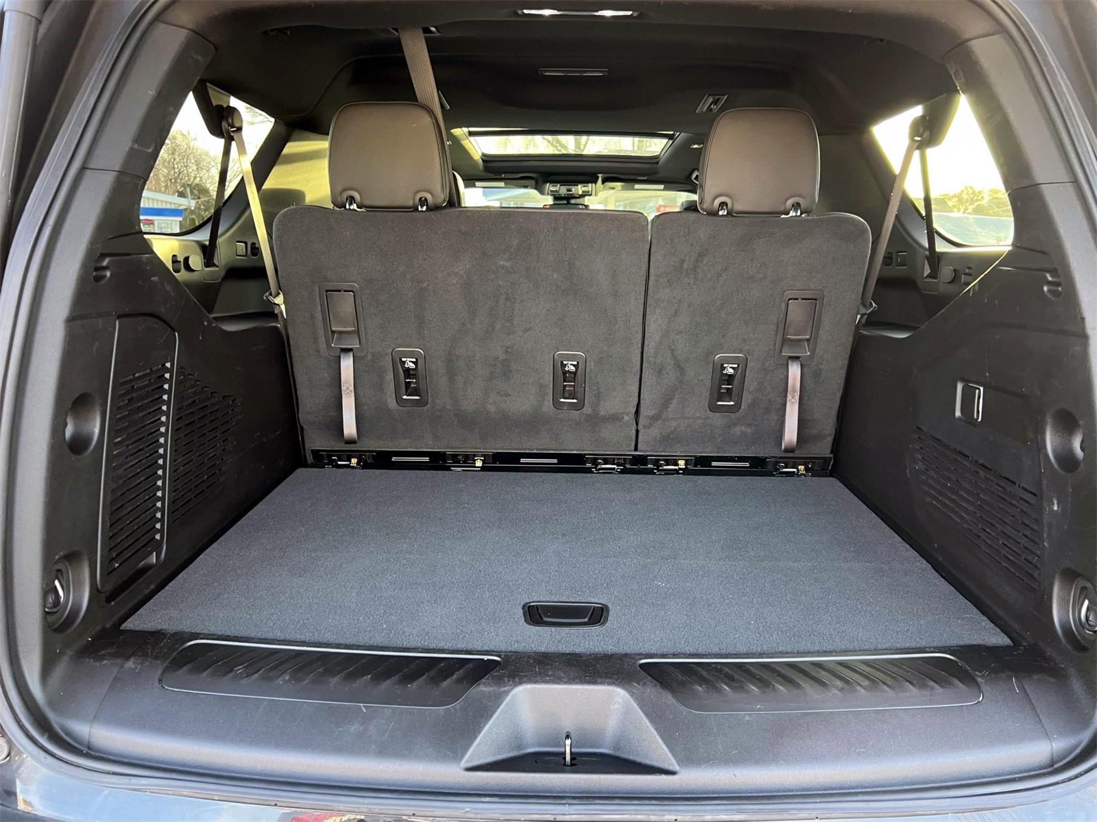 Used 2023 GMC Yukon XL SLT image 11