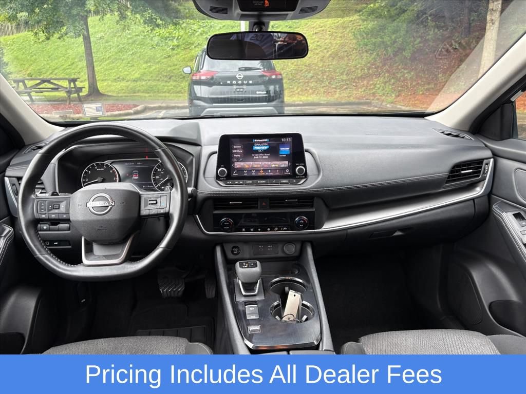 Certified 2025 Nissan Rogue SV FWD image 9