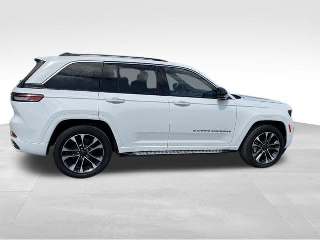 Used 2023 Jeep Grand Cherokee Overland w/ Luxury Tech Group IV AWD/4WD image 46