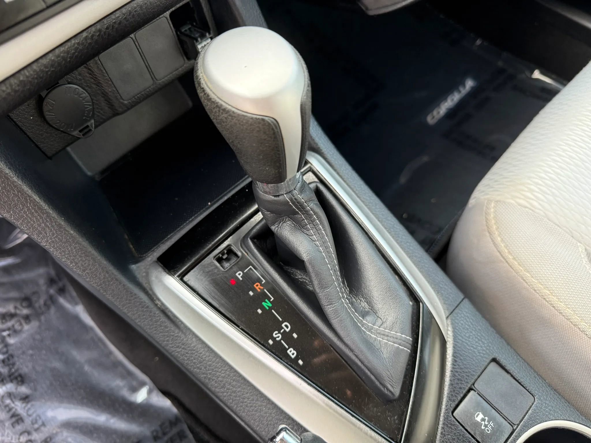 Used 2017 Toyota Corolla LE image 17