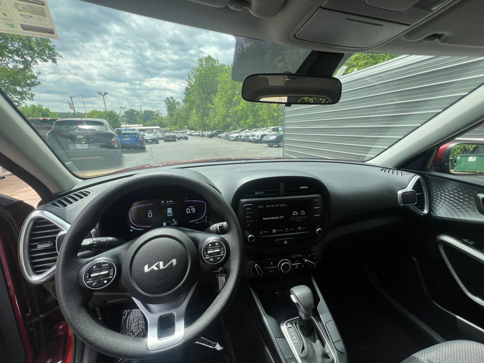 Used 2025 Kia Soul LX w/ LX Technology Package FWD image 28