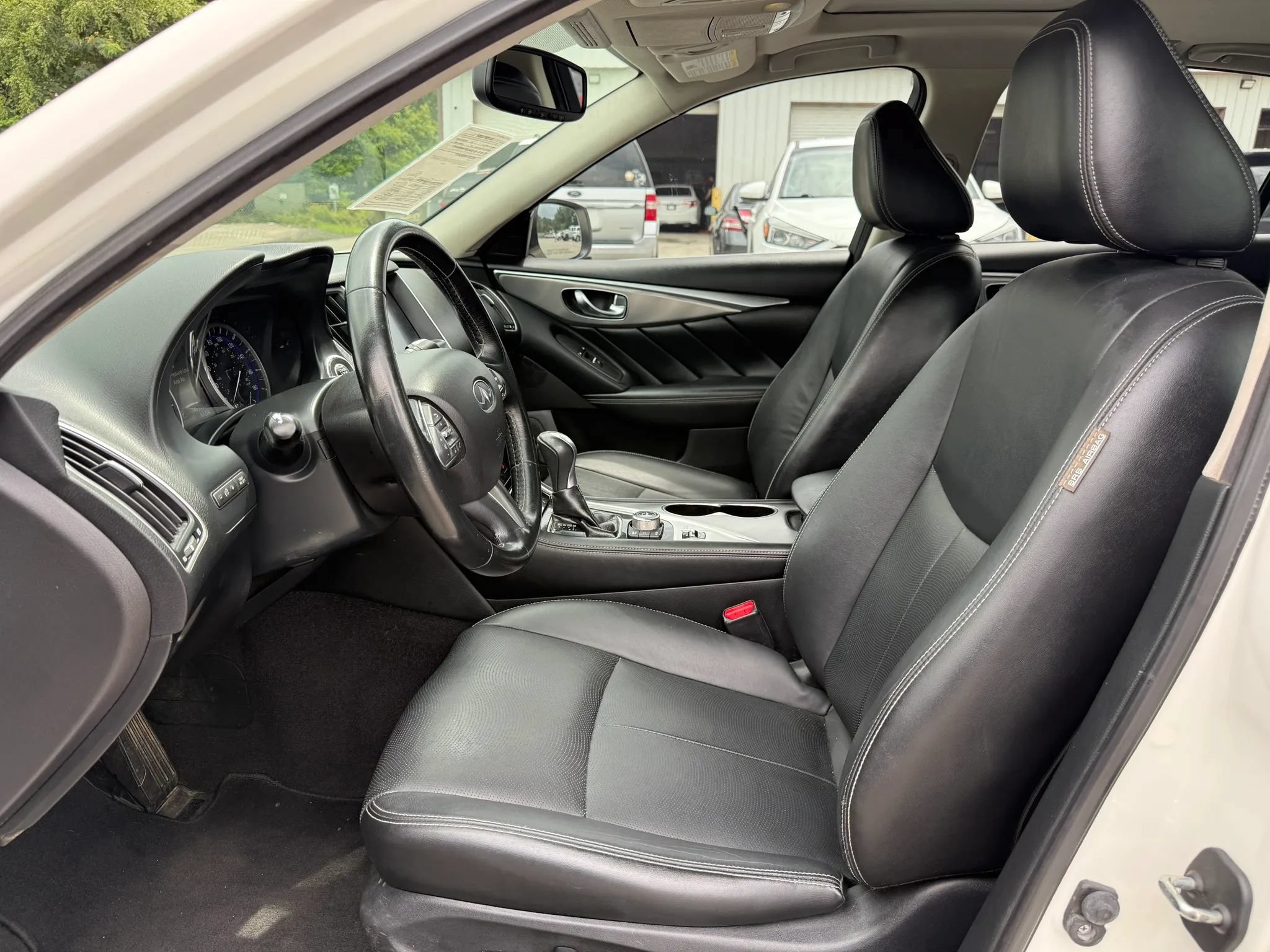 Used 2015 INFINITI Q50 Premium w/ Navigation Package RWD image 2