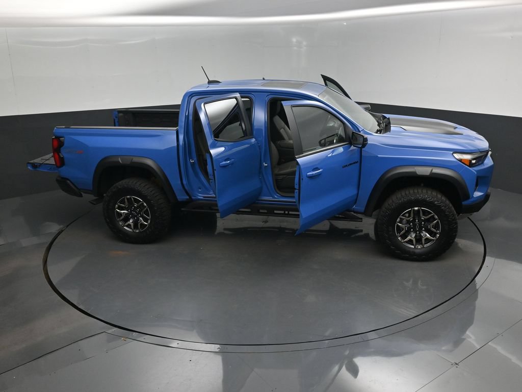 Used 2026 Chevrolet Colorado ZR2 w/ Technology Package AWD/4WD image 18