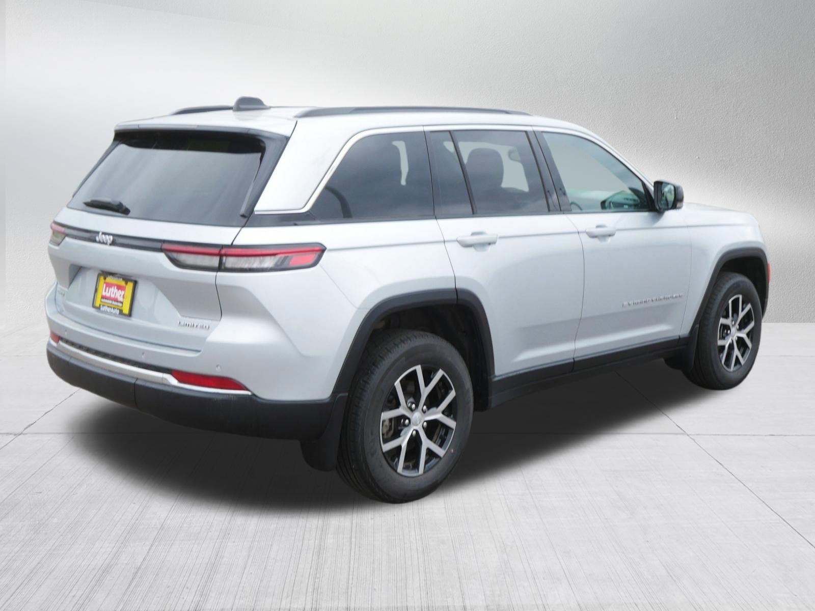 Used 2024 Jeep Grand Cherokee Limited w/ Trailer Tow Package image 7