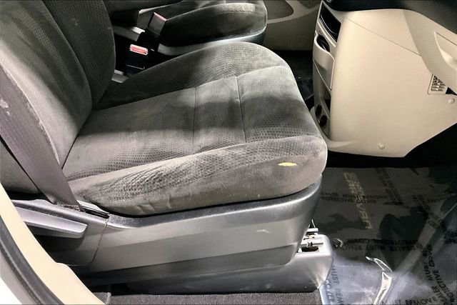 Used 2017 Dodge Grand Caravan SE w/ UConnect Hands-Free Group image 42