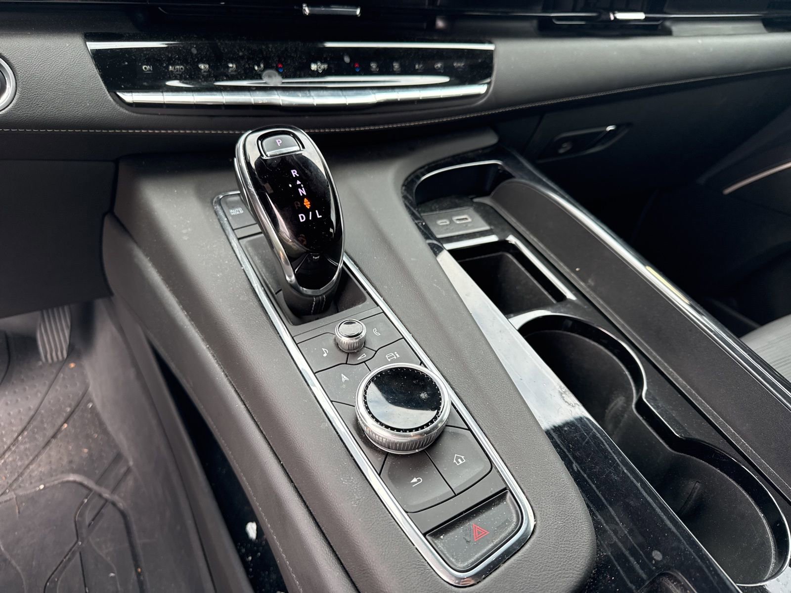 Used 2024 Cadillac Escalade Sport w/ Touring Package RWD image 15