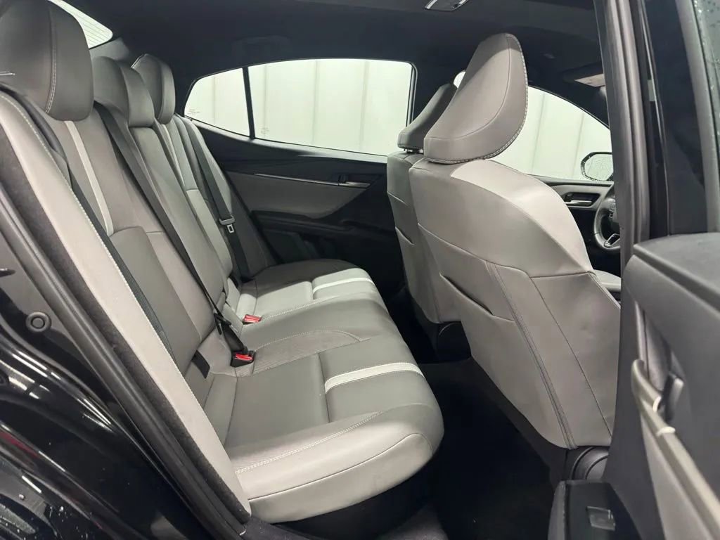 Used 2025 Toyota Camry SE image 14