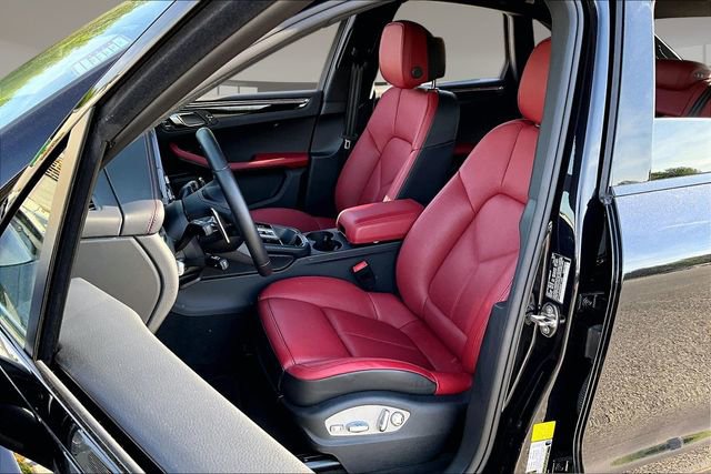 Used 2025 Porsche Macan AWD/4WD image 20