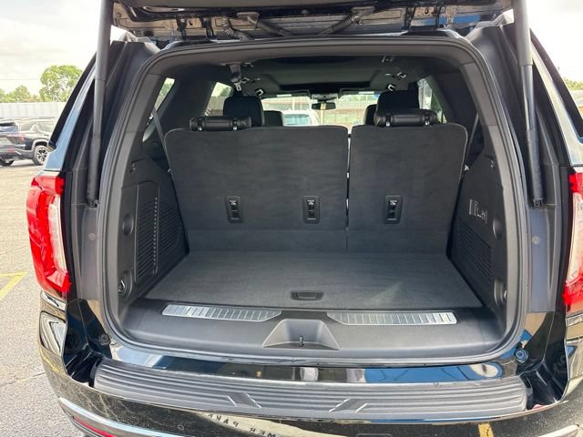Used 2024 GMC Yukon AT4 w/ Technology Package AWD/4WD image 19