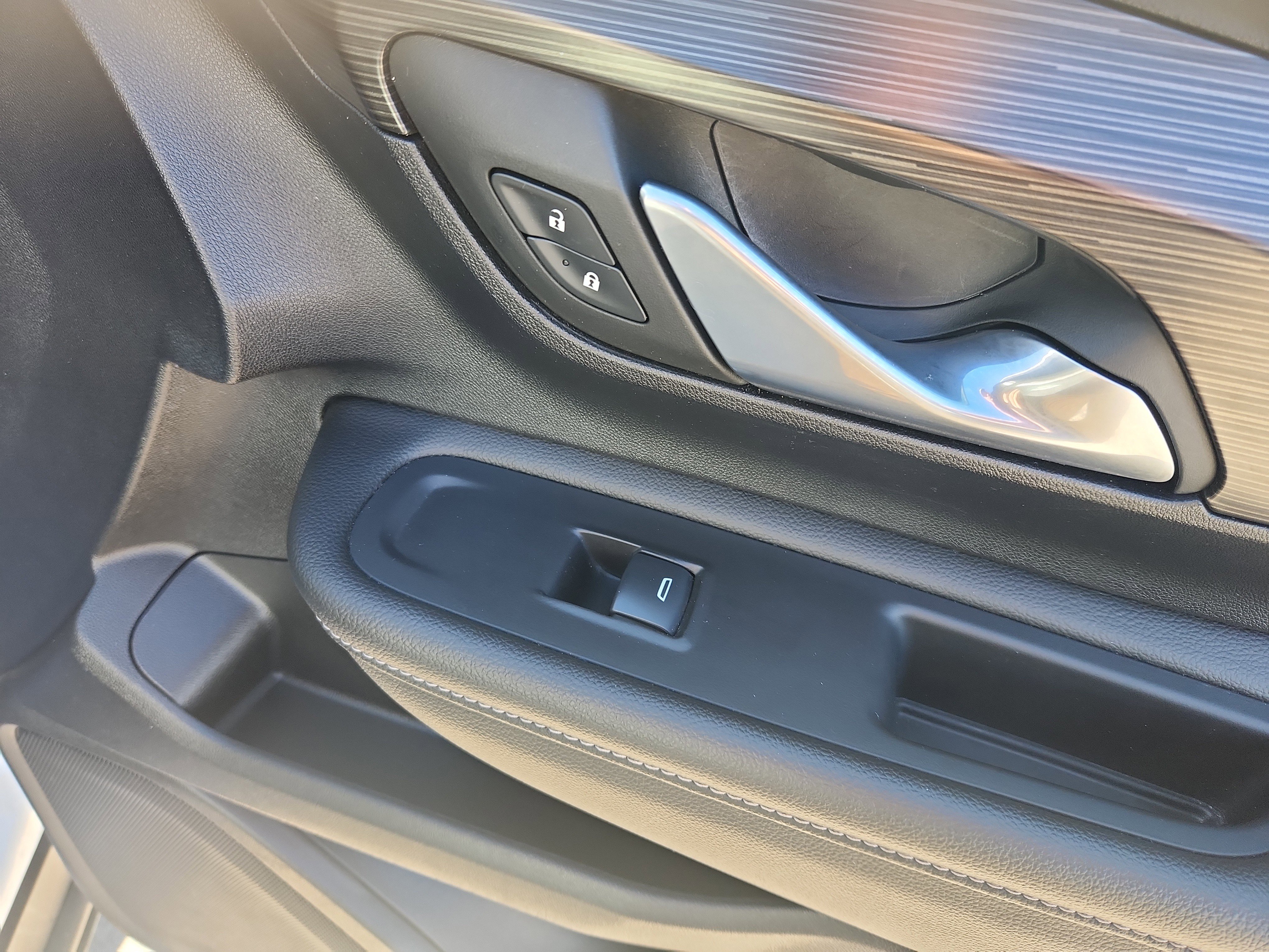 Used 2024 GMC Terrain SLE image 45