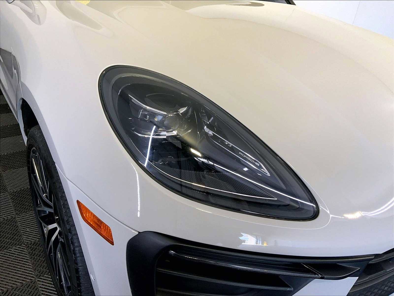 Certified 2023 Porsche Macan AWD/4WD image 12