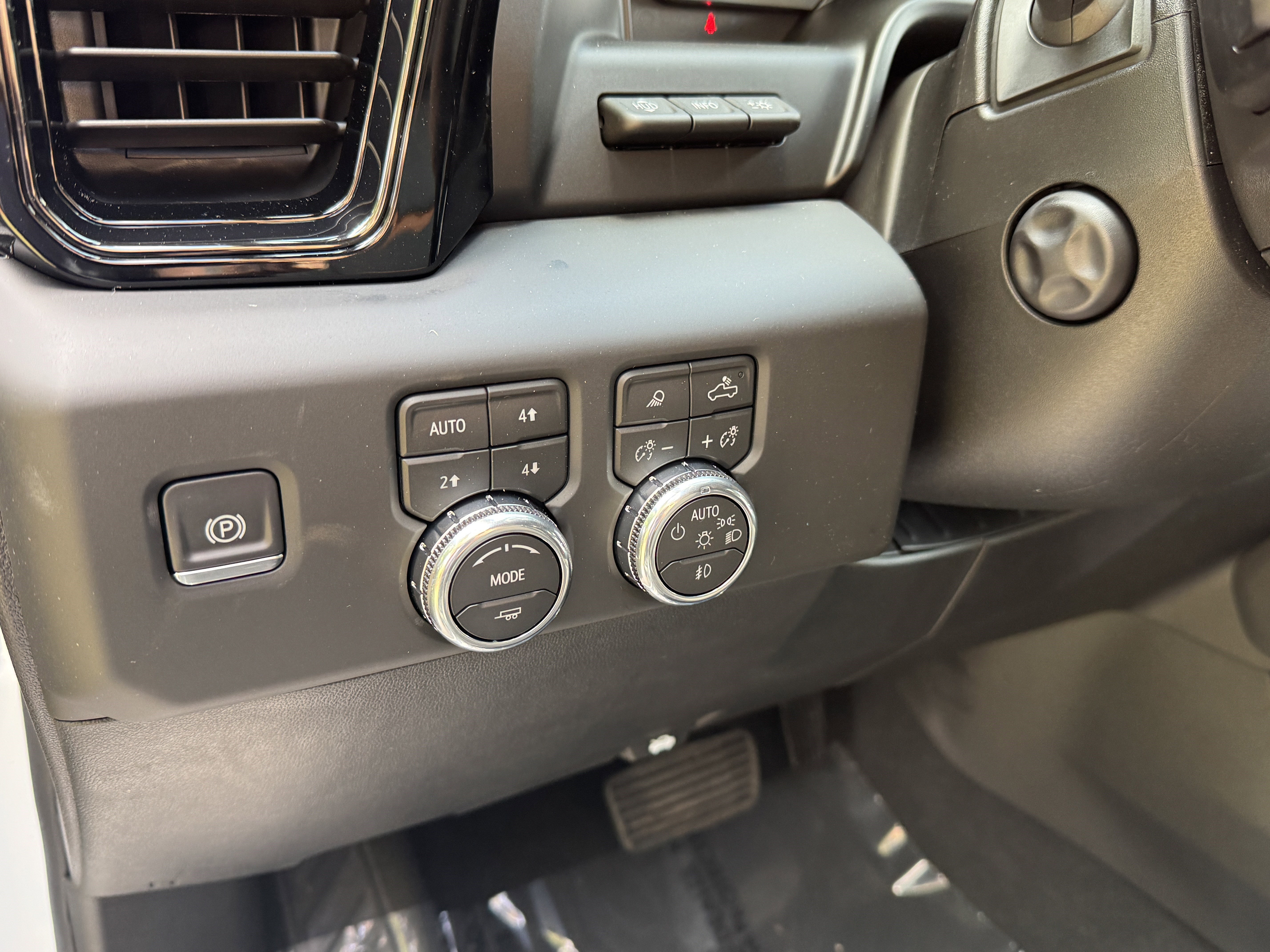 New 2026 GMC Sierra 1500 AT4 w/ Technology Package image 18