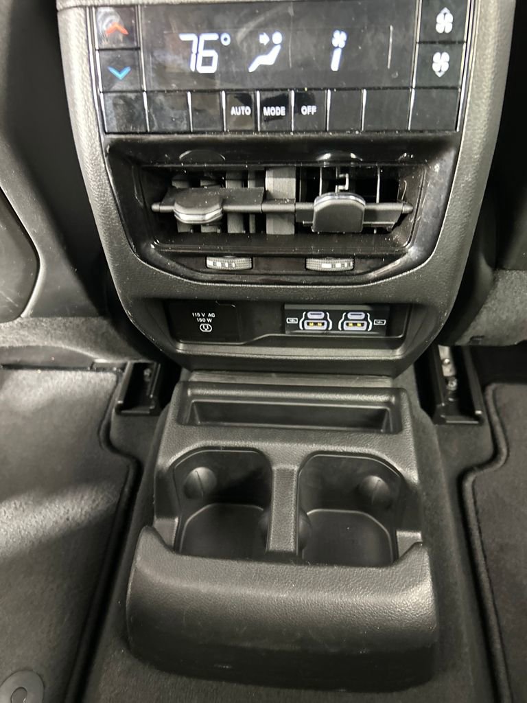 Used 2024 Jeep Grand Cherokee L Laredo image 18