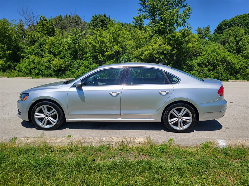 Used 2012 Volkswagen Passat 3.6 SEL Premium FWD image 3
