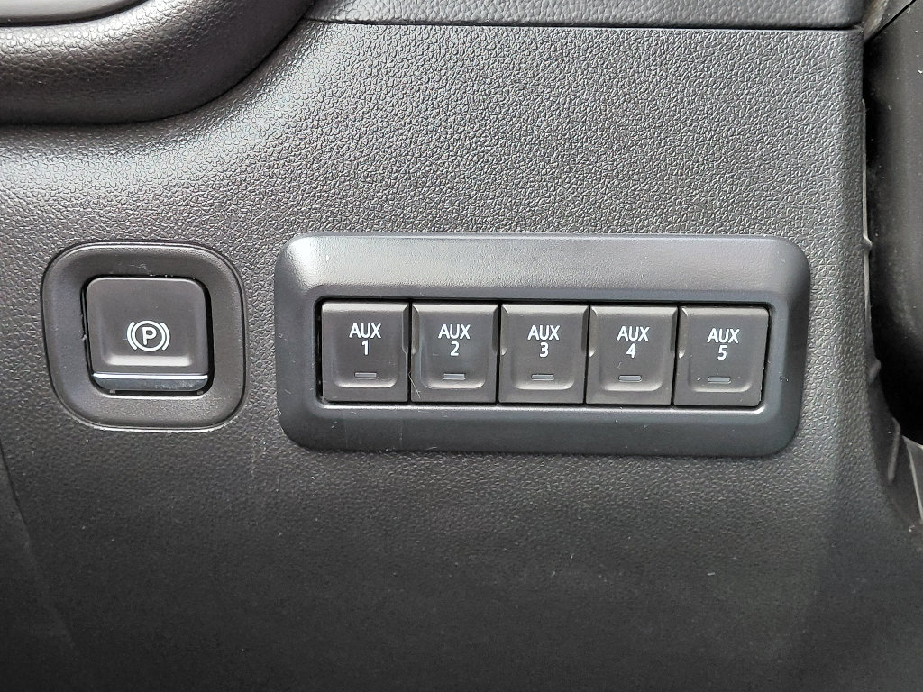Used 2020 GMC Sierra 1500 4x4 Crew Cab w/ Sierra Value Package image 16