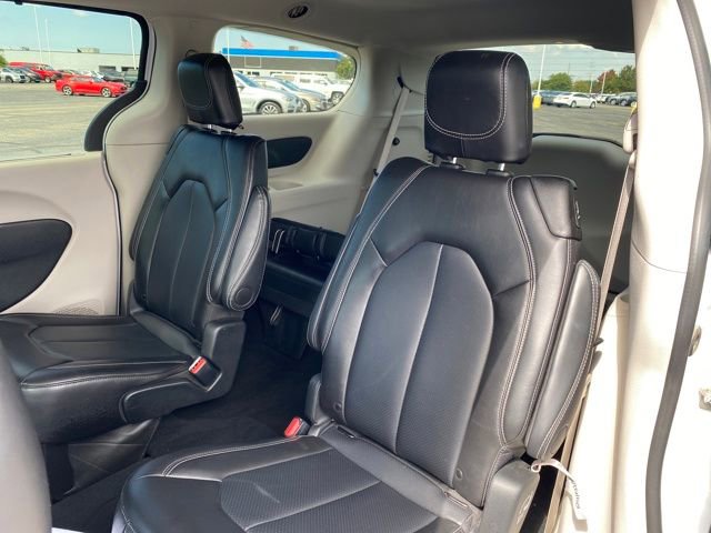Used 2024 Chrysler Pacifica Touring-L image 17