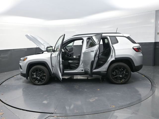 New 2026 Jeep Compass Latitude AWD/4WD image 33