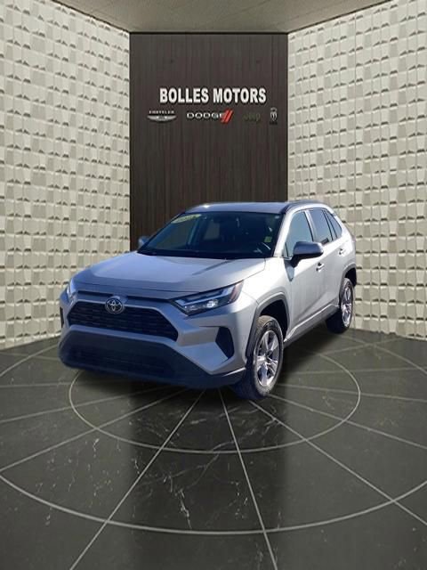 Used 2025 Toyota RAV4 XLE AWD/4WD image 11