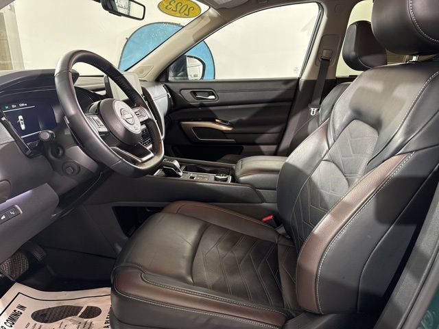 Used 2023 Nissan Pathfinder Platinum AWD/4WD image 18
