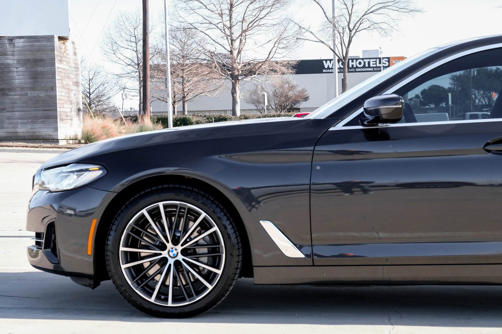 Used 2023 BMW 530i xDrive w/ Executive Package image 8