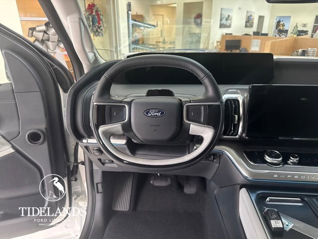 New 2025 Ford Expedition Platinum w/ Platinum Ultimate Package AWD/4WD image 16