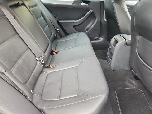Used 2017 Volkswagen Jetta SE image 25
