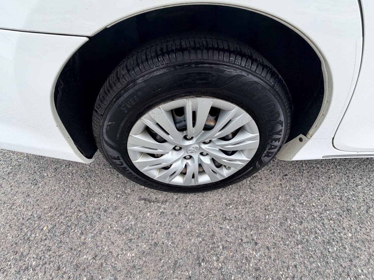 Used 2012 Toyota Camry LE FWD image 29
