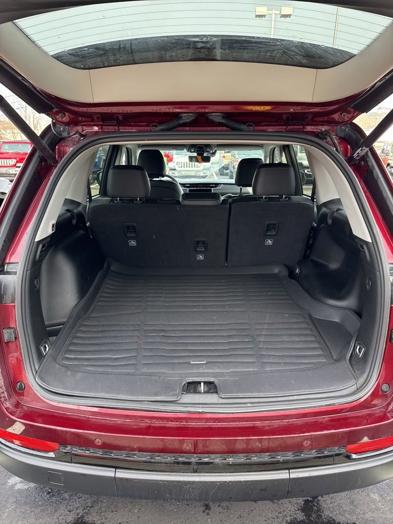 Used 2023 Jeep Grand Cherokee Limited w/ Luxury Tech Group II image 10